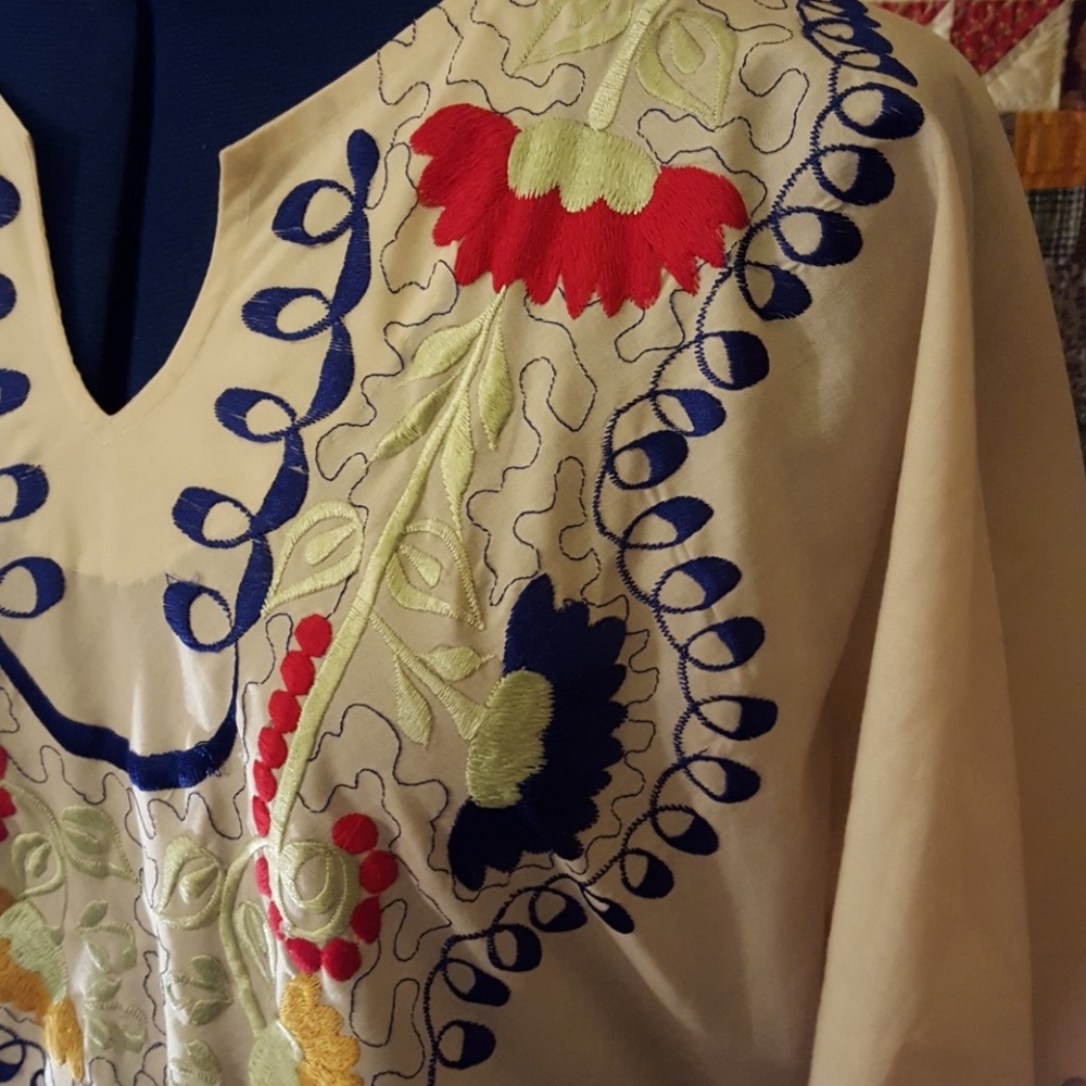 Beautiful Costa Rica Blouse - Picture 3 of 7